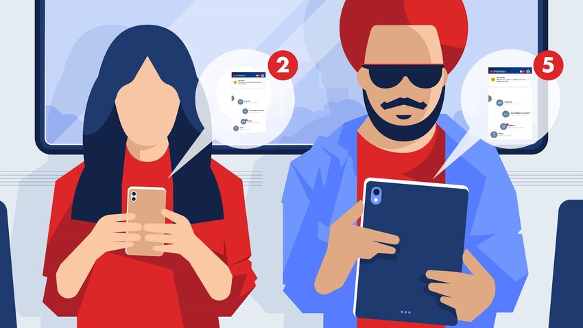 couple muni de smartphone et tablette 