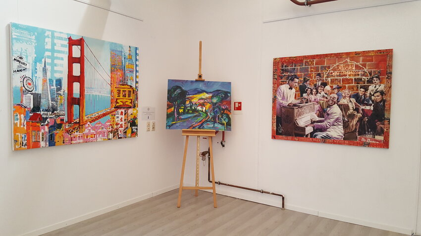 Background with 3 images in the art gallery